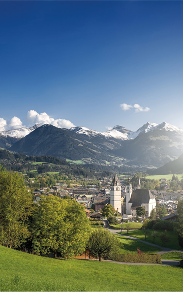 Titelbild Kitzbühel samt umliegendes Gelände.